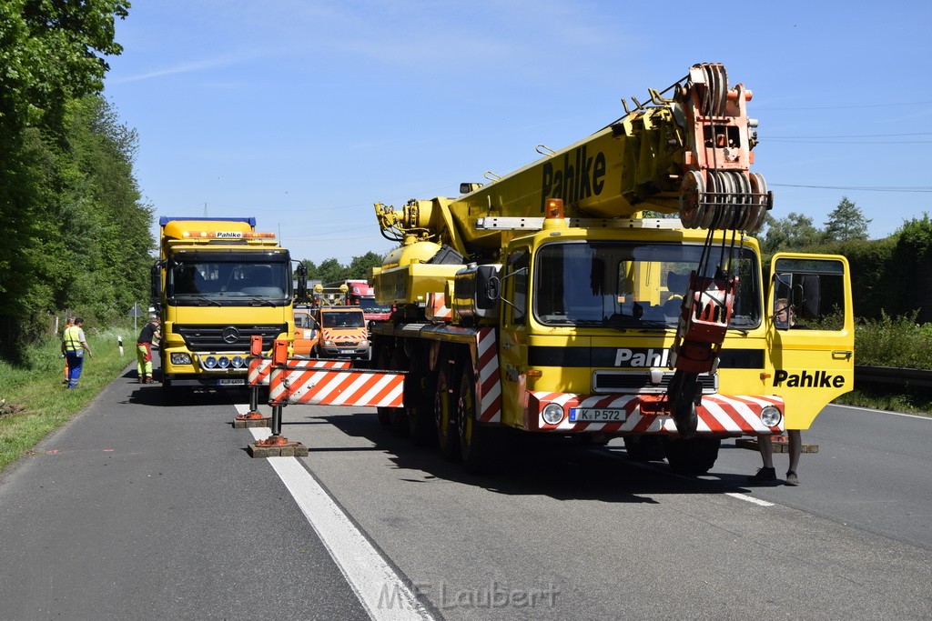 LKW in Boeschung A 3 Rich Frankfurt Hoehe Roesrath Lohmar P252.JPG - Miklos Laubert